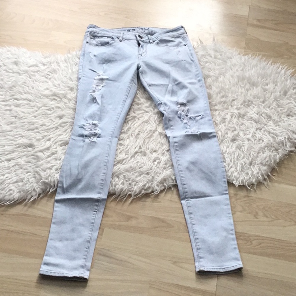 Bullhead Black Distressed Light Wash Skinny Jeans